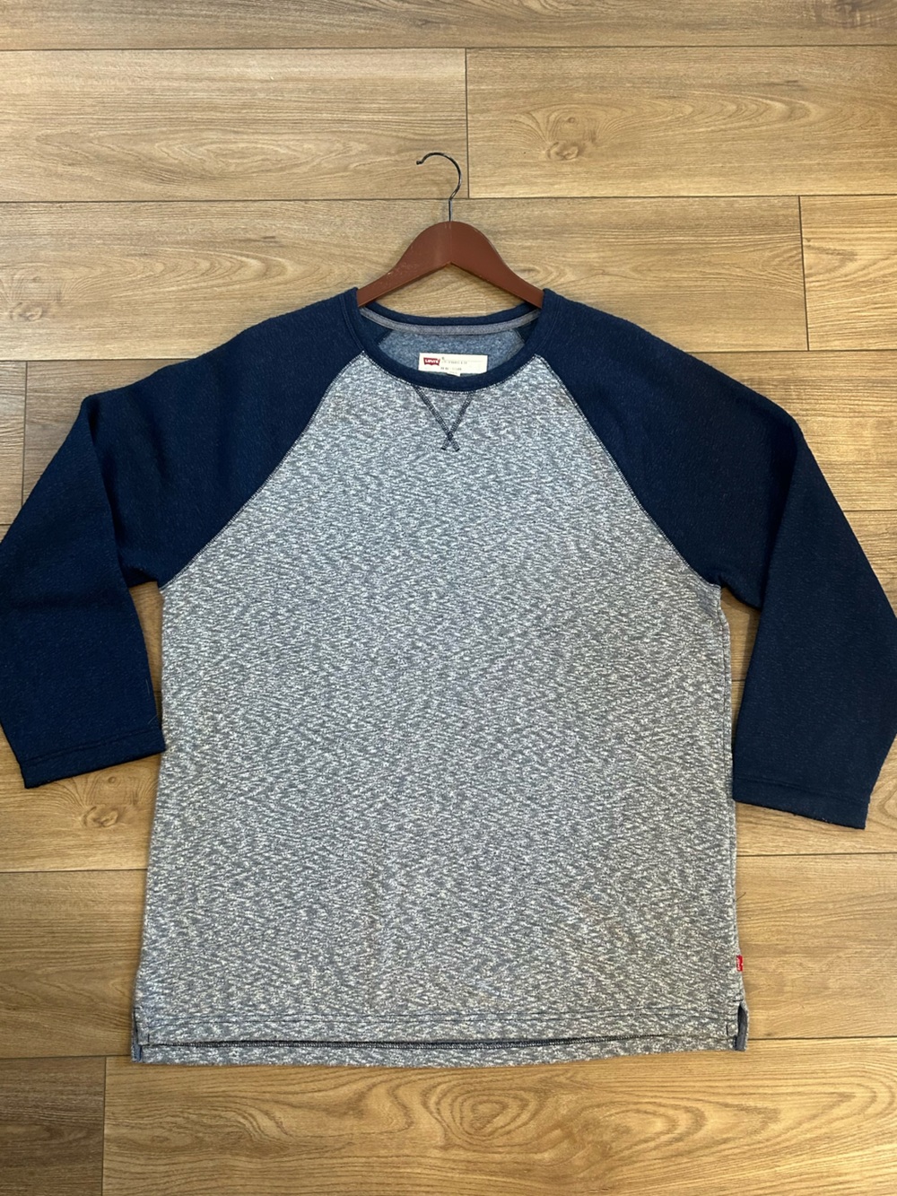Levi’s Mens XL Gray Heather Navy Raglan Crewneck Sweatshirt